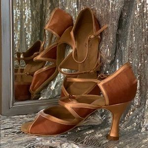 Ballroom Latin dance shoes 9 1/2 US tan 3” heel
